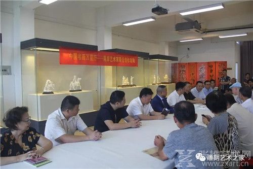 总策划,福建省雕刻艺术家协会会长陈文荣先生主持两岸艺术交流会活动